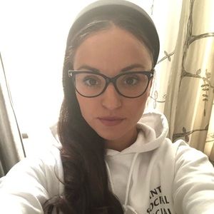 Meet your Posher, Ana